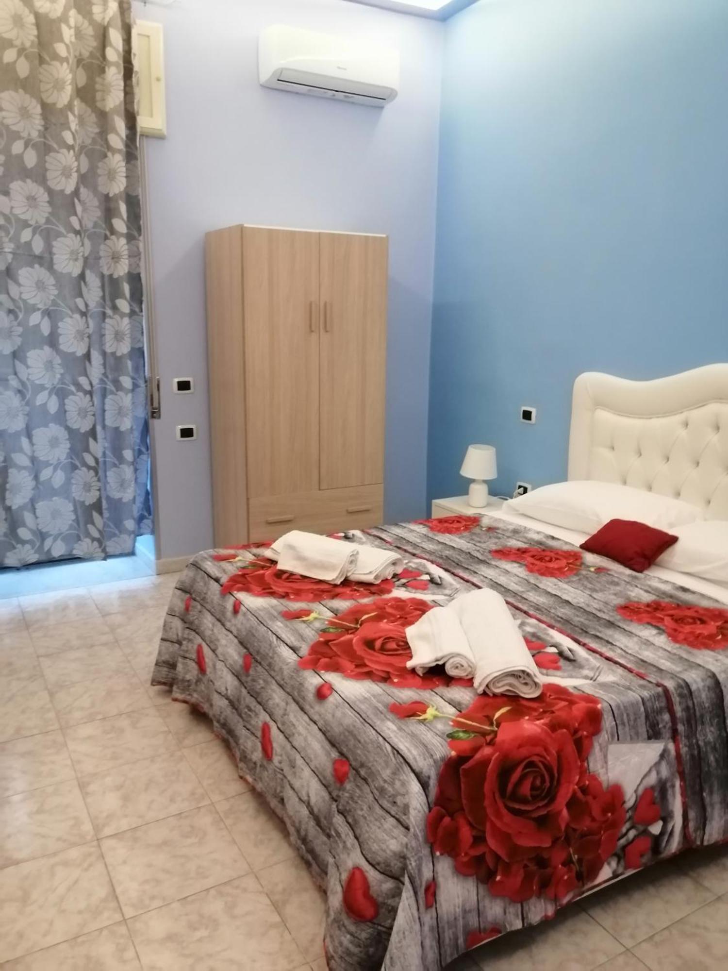 Francesco Home نابولي المظهر الخارجي الصورة