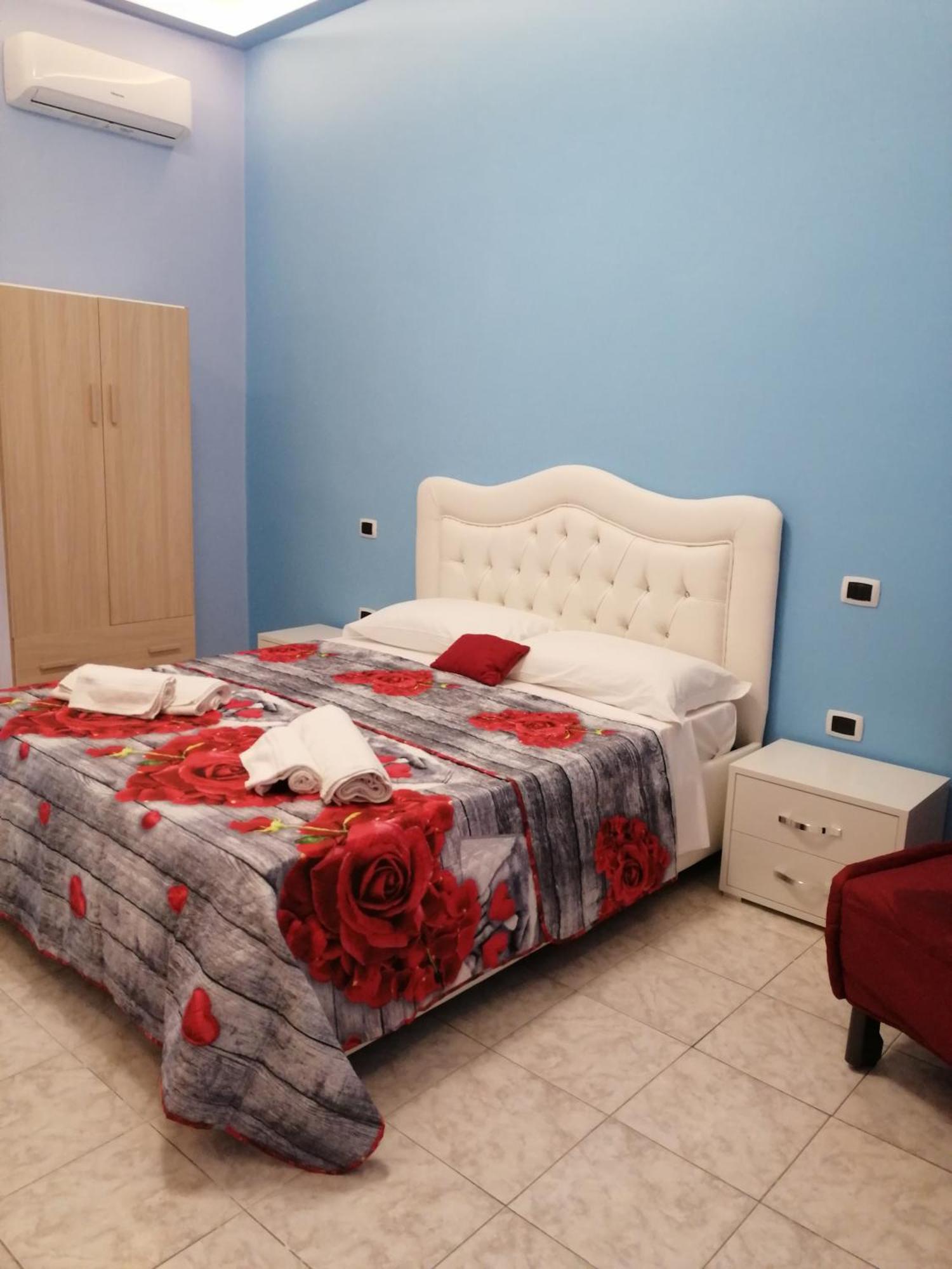 Francesco Home نابولي المظهر الخارجي الصورة